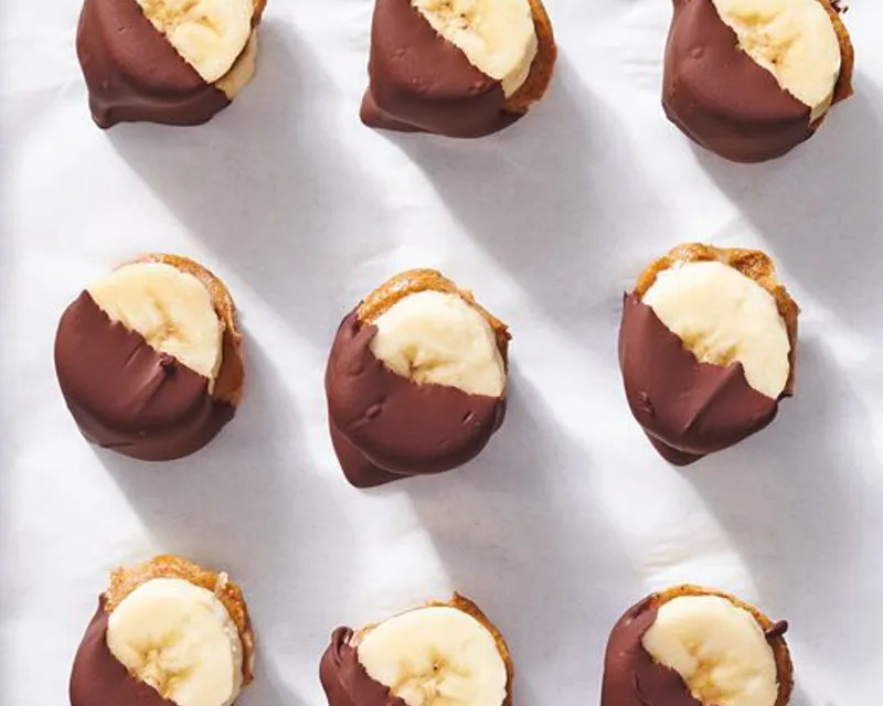 Frozen Chocolate-Dipped Banana Bites